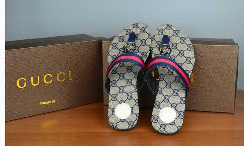Gucci Slippers Woman--105